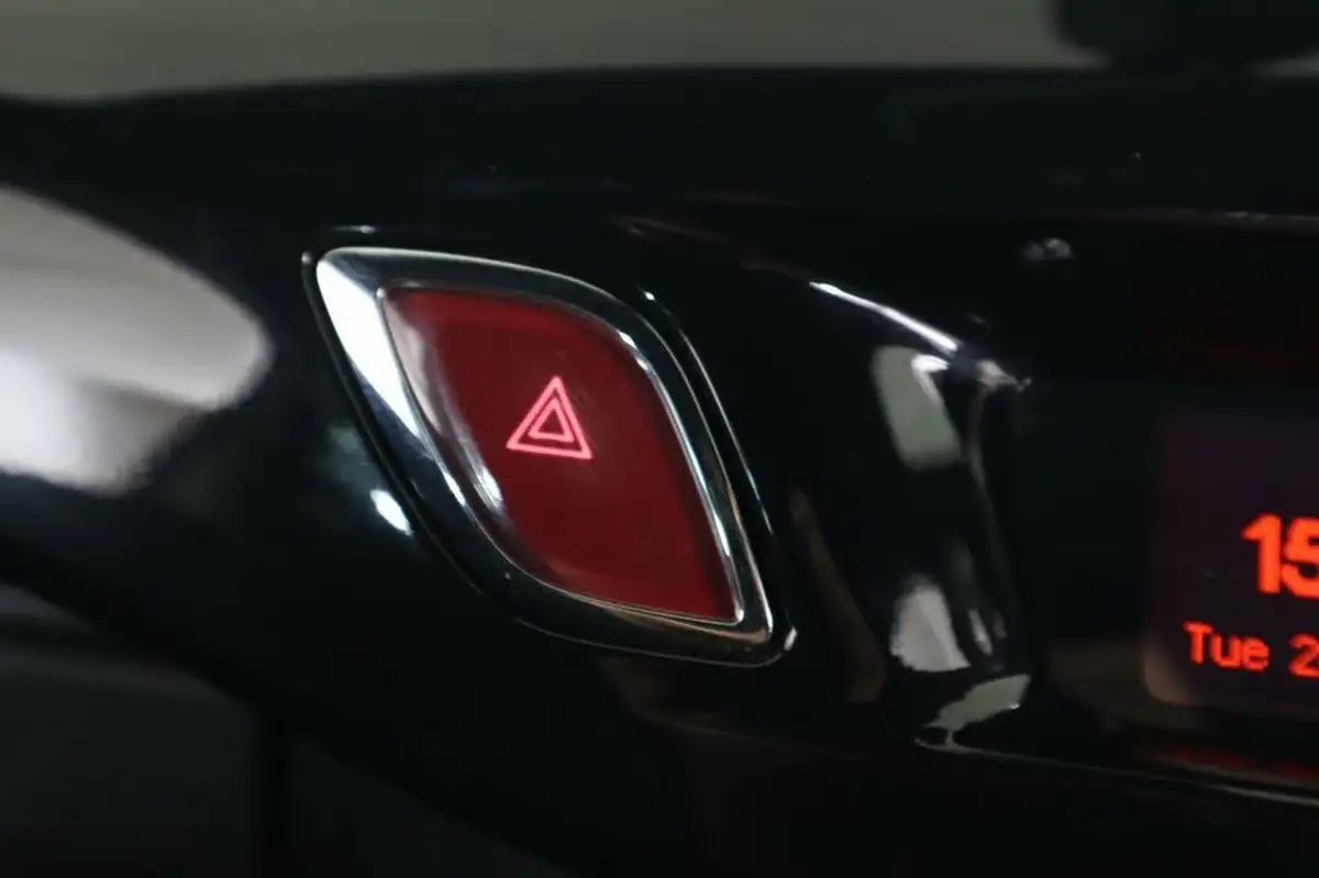 2014-citroen-ds3-cabrio-16e-hdi-dstyle-plus-big-26