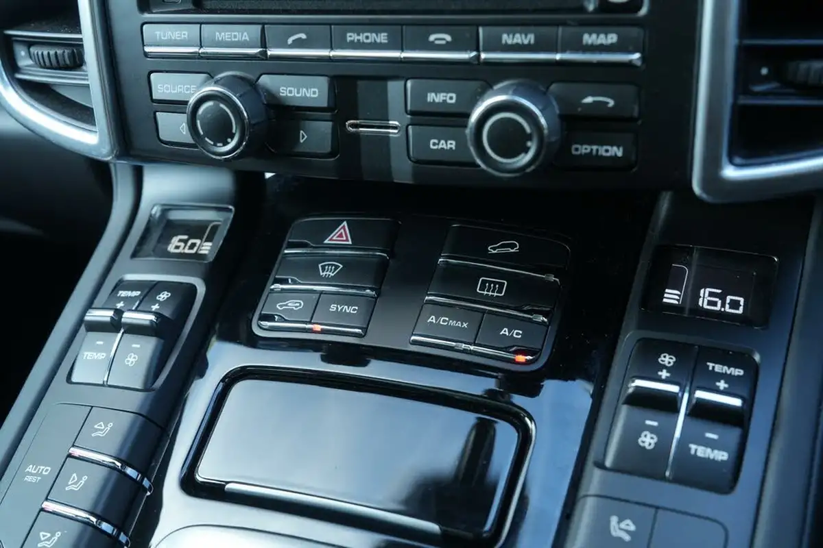 2016-porsche-cayenne-30-s-e-hybrid-big-32