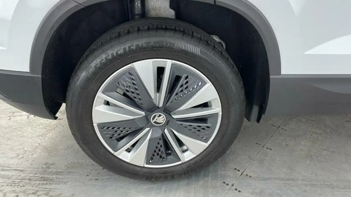 2023-skoda-karoq-15-tsi-se-drive-big-15