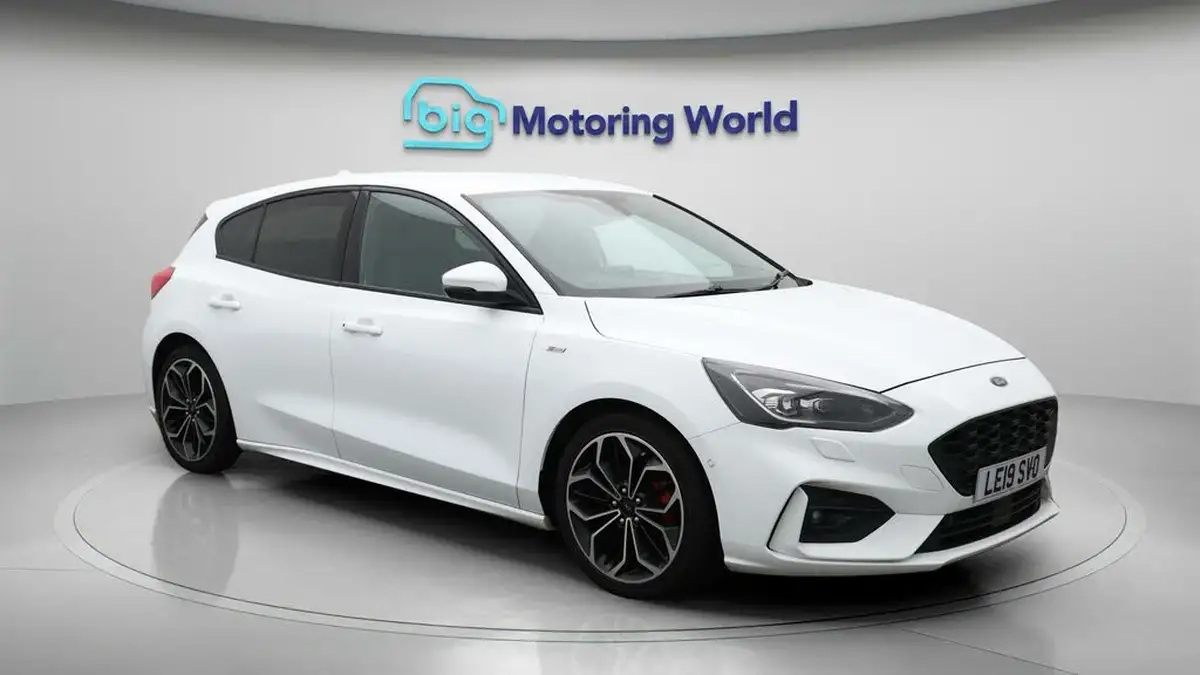 2019-ford-focus-10t-st-line-x-hatchback-big-1