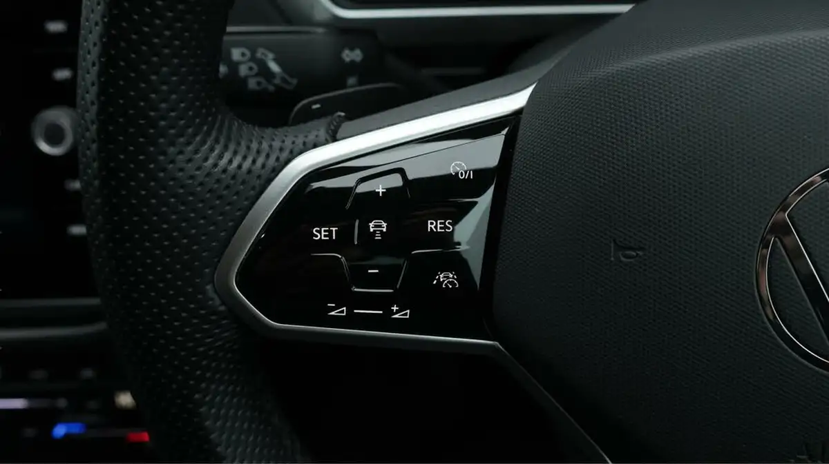 2021-volkswagen-tiguan-15-tsi-r-line-big-24