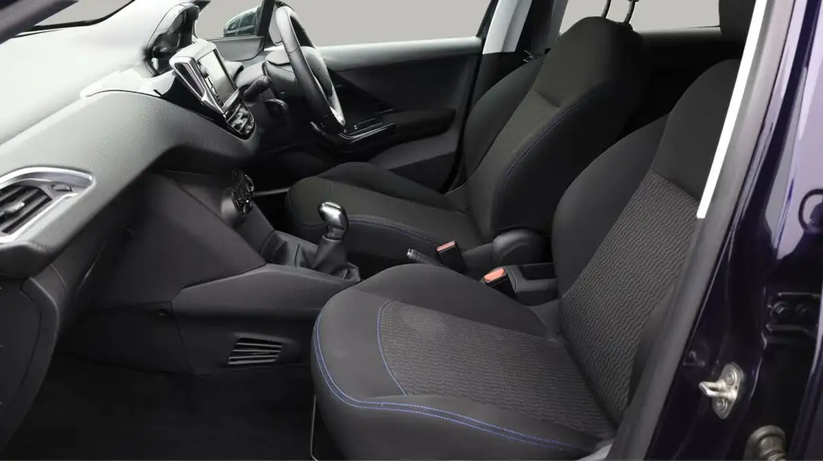 2019-peugeot-208-12-puretech-signature-big-13