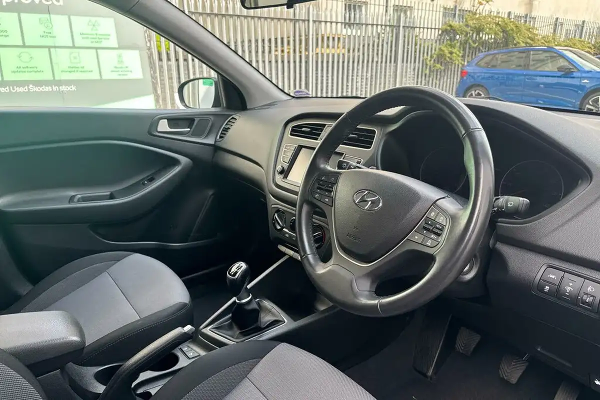 2020-hyundai-i20-10-t-gdi-play-big-5