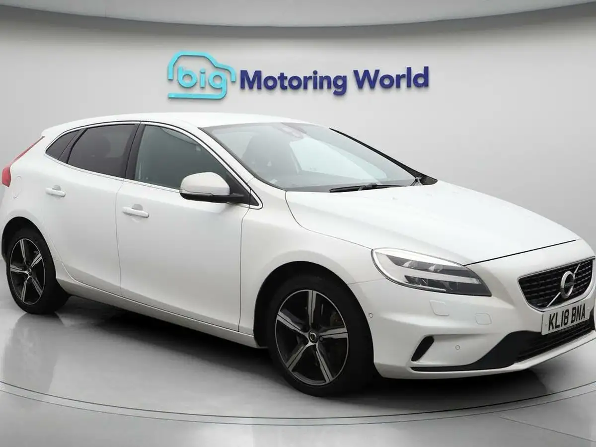 2018-volvo-v40-15-t2-r-design-nav-plus-big-70