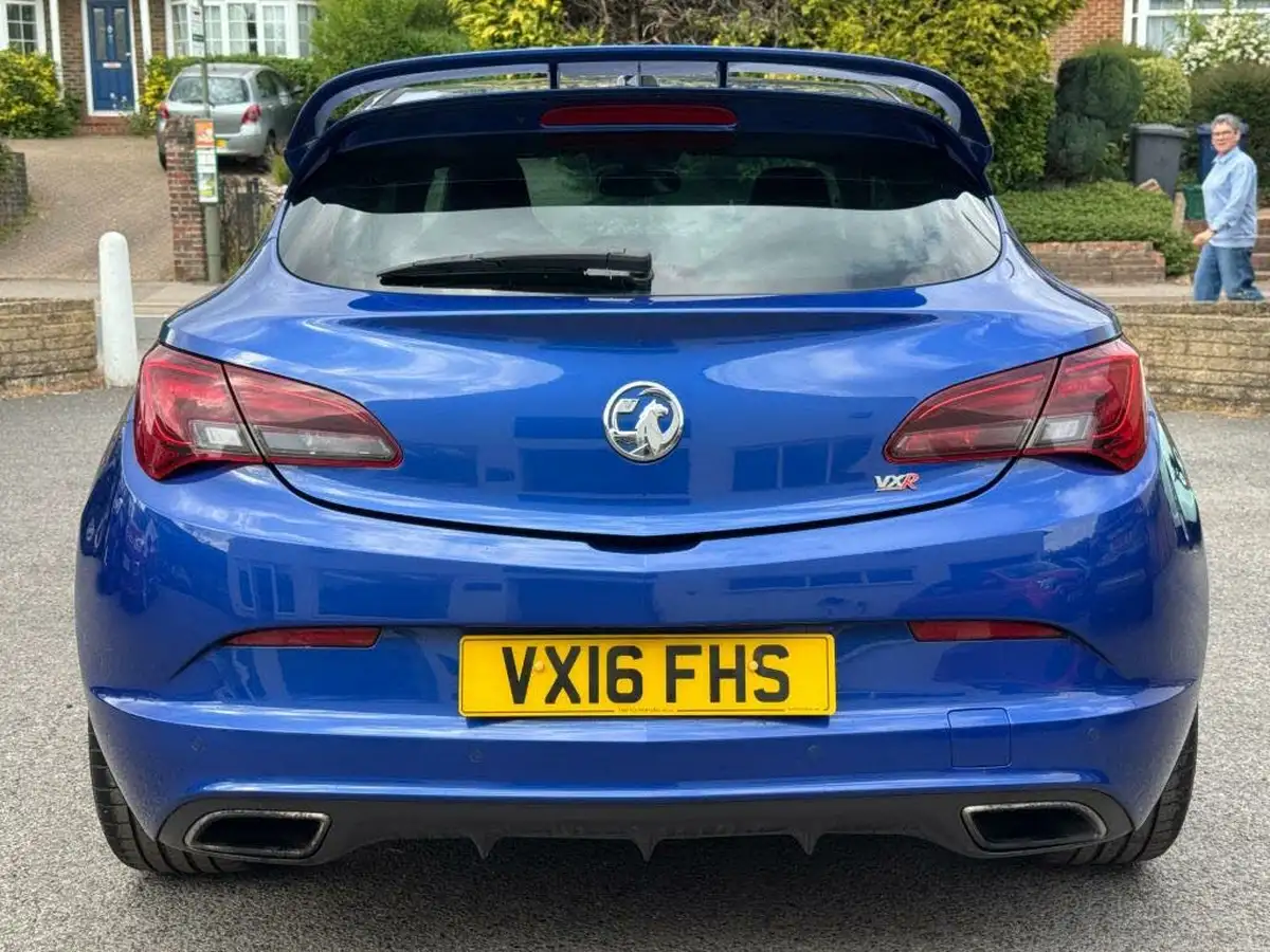 2016-vauxhall-gtc-20i-turbo-vxr-big-4