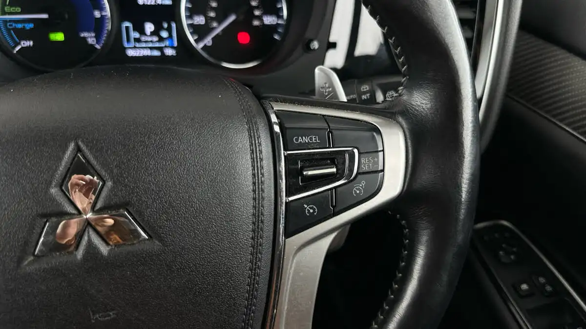 2018-mitsubishi-outlander-24-5h-phev-big-29