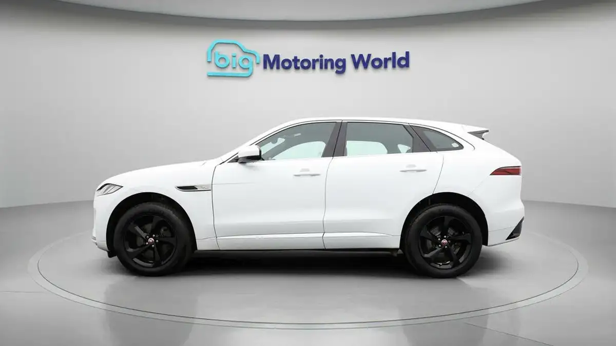 2022-jaguar-f-pace-20-d200-r-dynamic-s-big-3