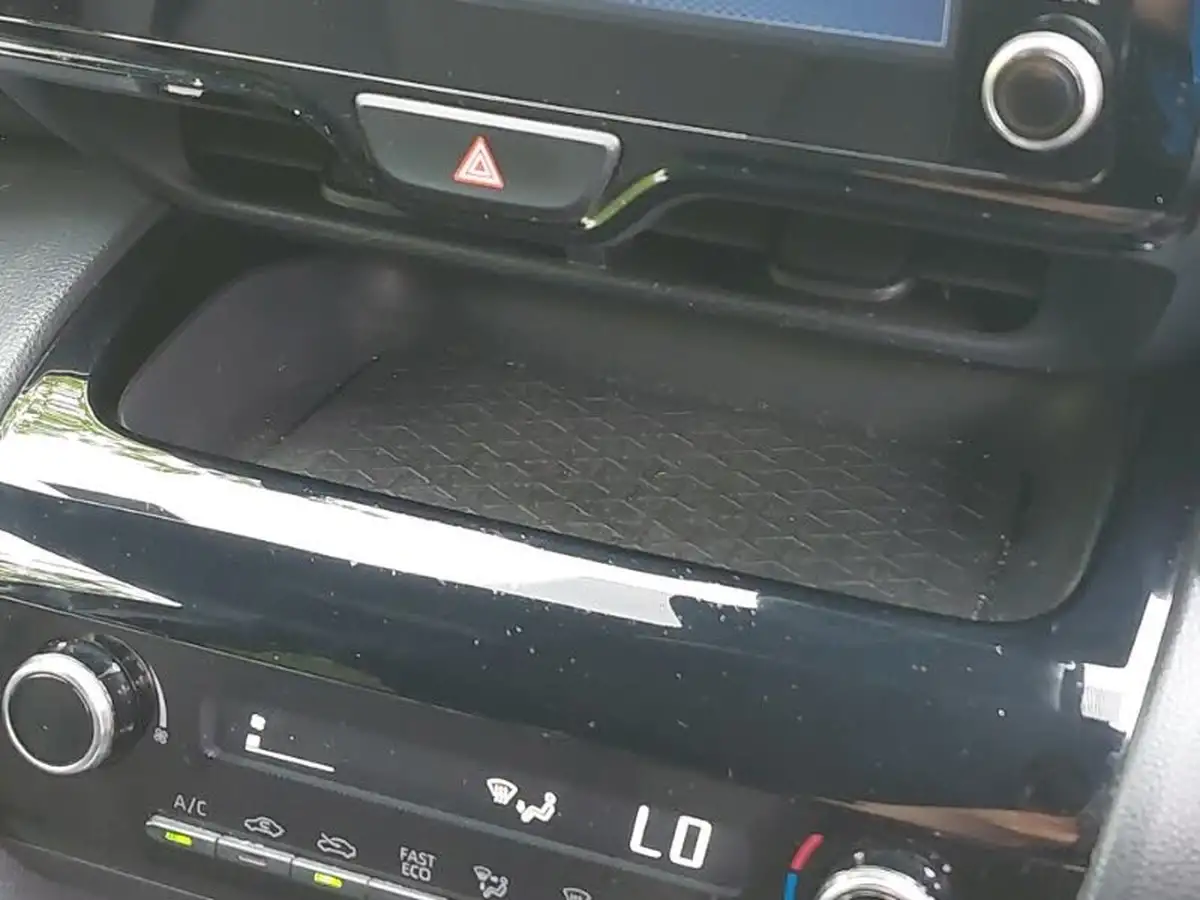 2022-toyota-yaris-15-vvt-i-design-panoramic-roof-big-18
