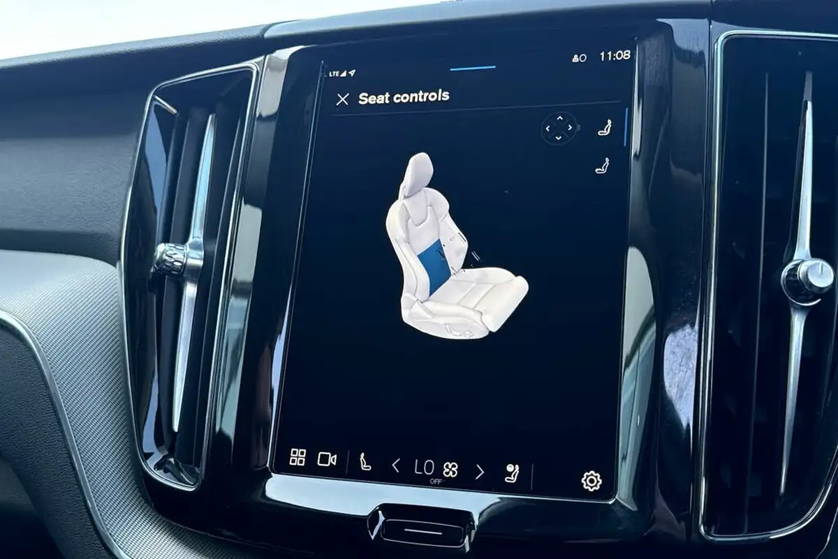 2024-volvo-xc60-20-b5-plus-big-25