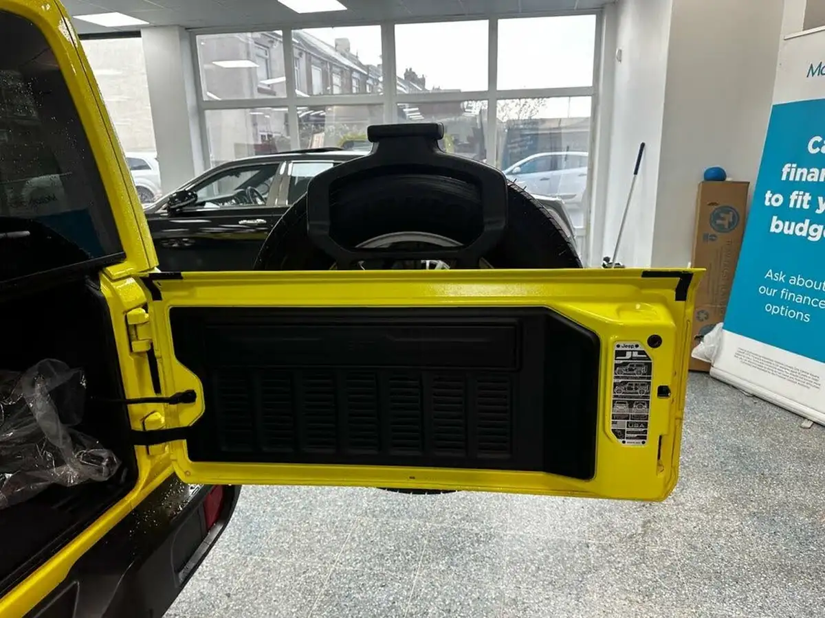 2023-jeep-wrangler-20-gme-overland-big-13
