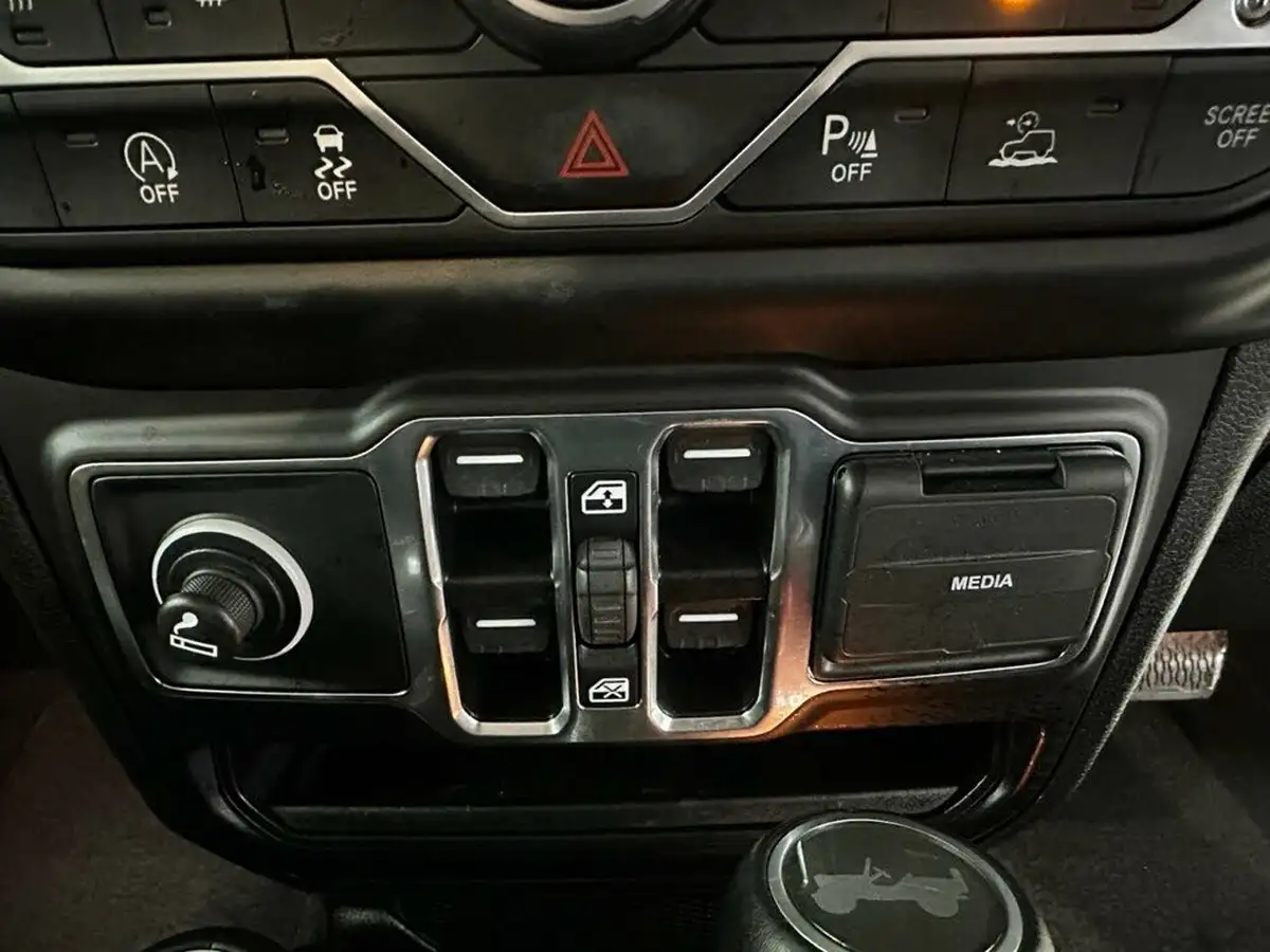 2023-jeep-wrangler-20-gme-overland-big-61