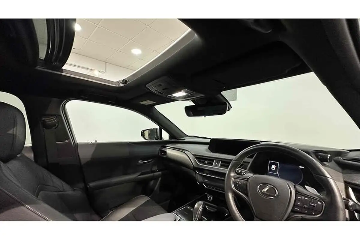 2021-lexus-ux-300e-e-ux-big-31