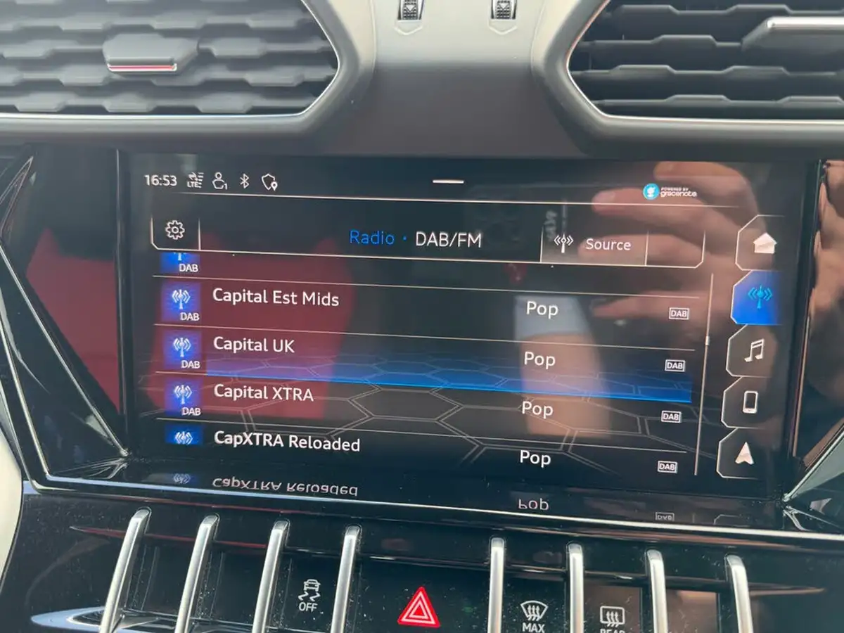 2021-lamborghini-urus-40-no-trim-big-57