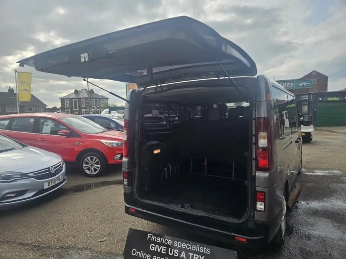 2018-renault-trafic-16dci-ll29-125-sport-nav-energy-125eu6-minibus-9-seats-big-12