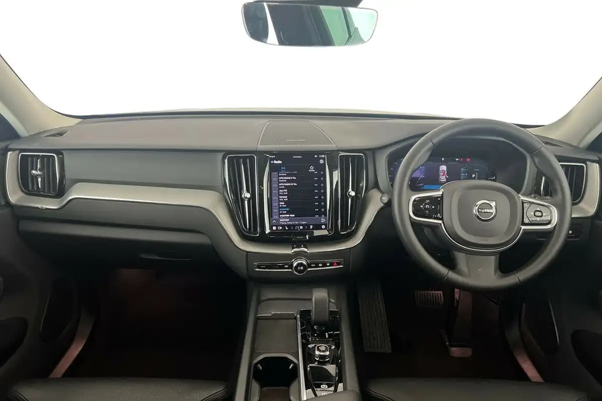 2024-volvo-xc60-20-b5-plus-big-5