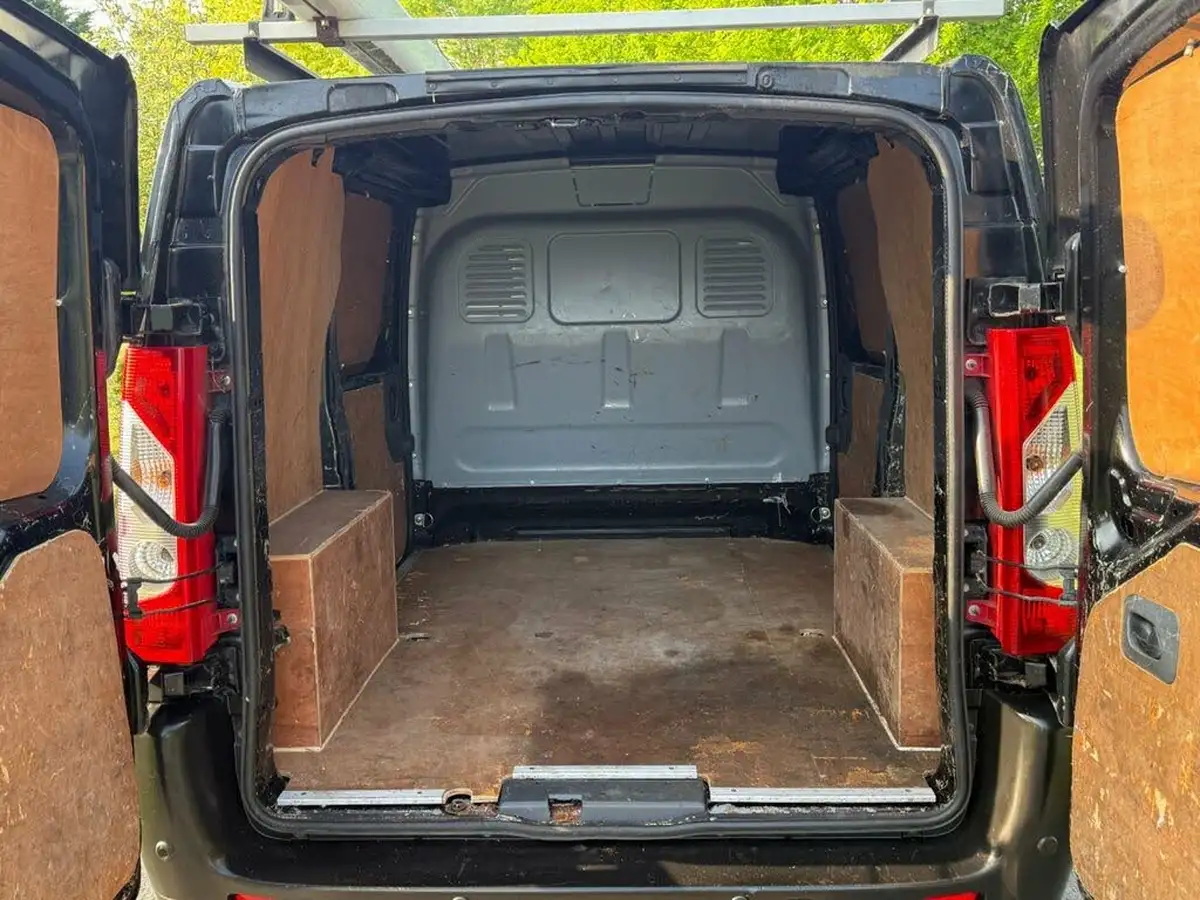 2015-citroen-dispatch-16td-enterprise-panel-big-9