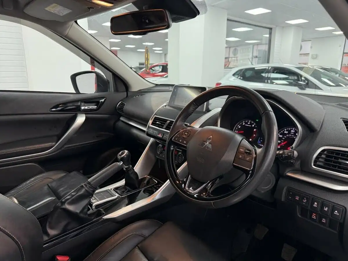 2019-mitsubishi-eclipse-cross-15-black-big-28