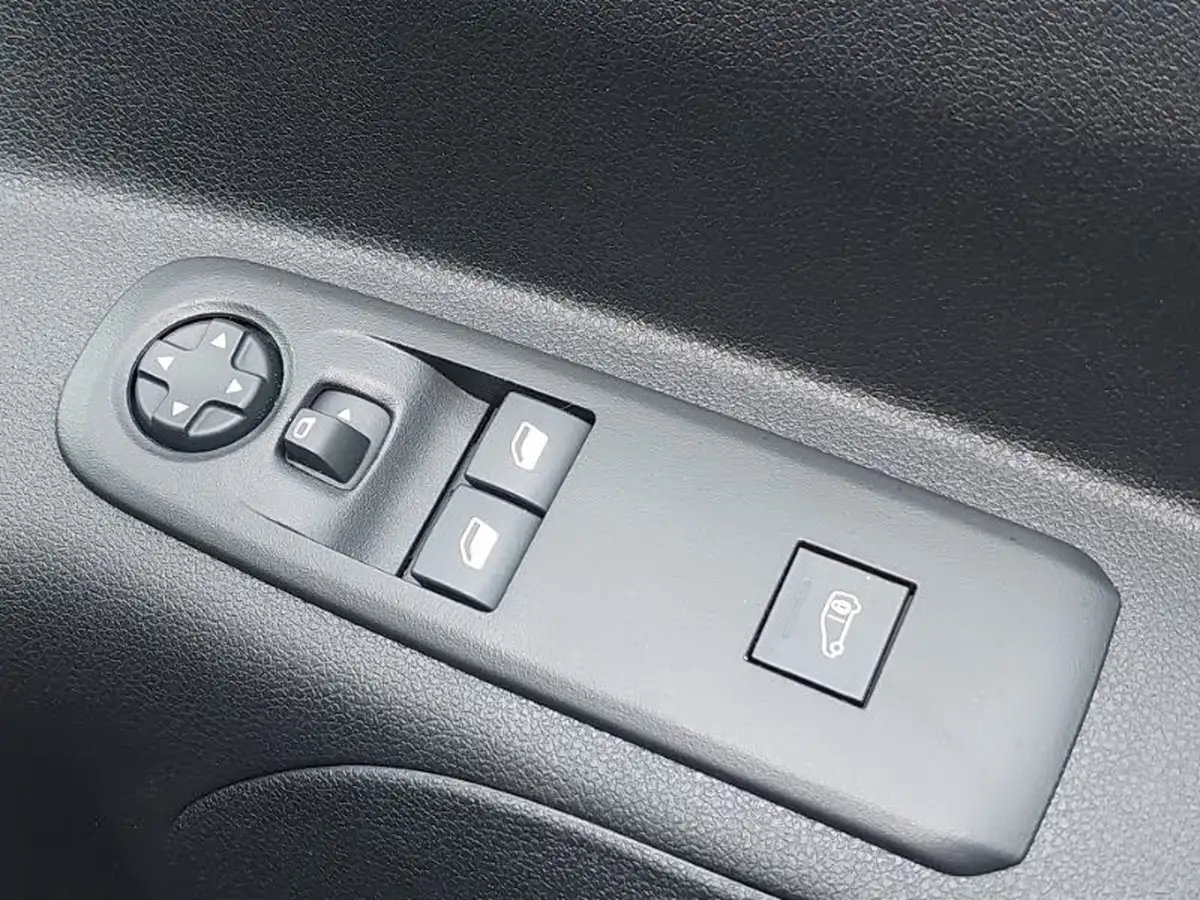 2024-peugeot-partner-15-bluehdi-professional-100pseu6d-big-11