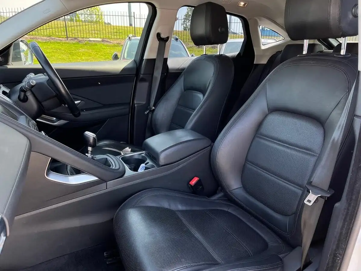 2018-jaguar-e-pace-20-i4d-s-big-32