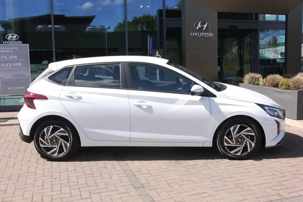 2024-hyundai-i20-10-t-gdi-advance-dct-big-3