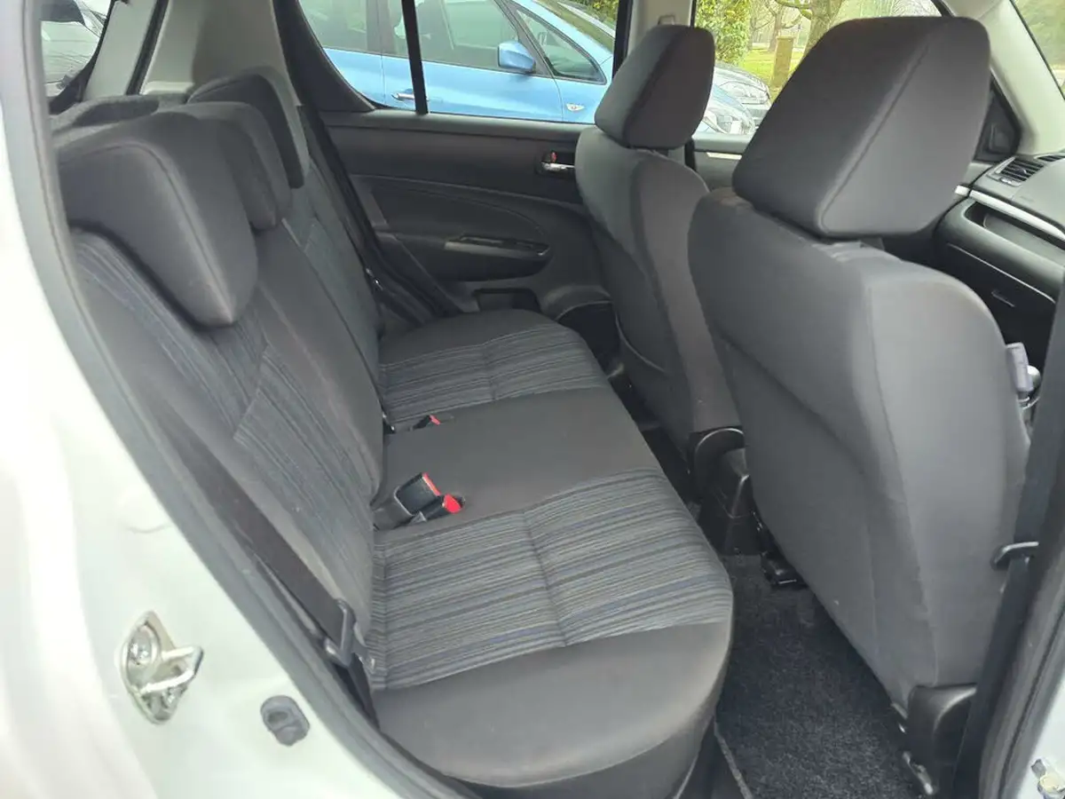 2015-suzuki-swift-12-sz4-90ps-5d-big-34