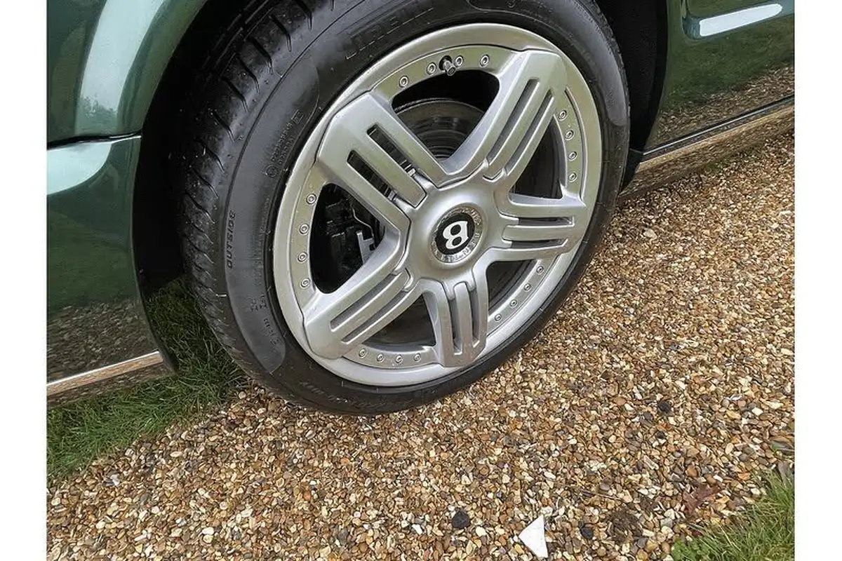 2008-bentley-brooklands-675-big-24