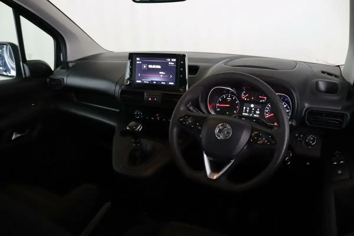 2020-vauxhall-combo-life-15-energy-130ps-big-13