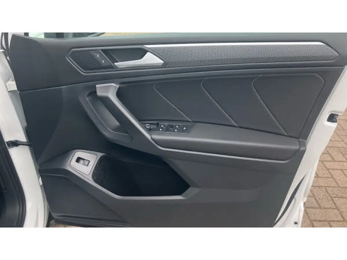 2022-volkswagen-tiguan-allspace-15-tsi-r-line-big-18