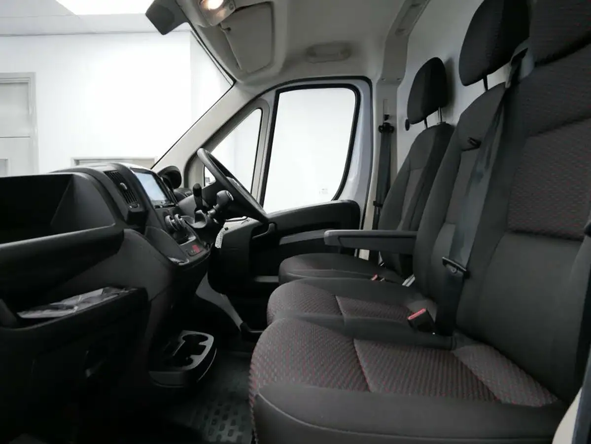 2023-citroen-relay-22bluehdi-35-l3h2-enterprise-edition-panel-big-14