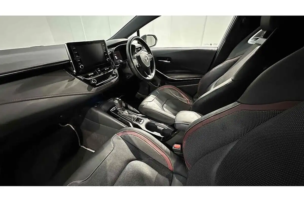 2021-toyota-corolla-18-vvt-i-excel-trk-touring-sports-big-18
