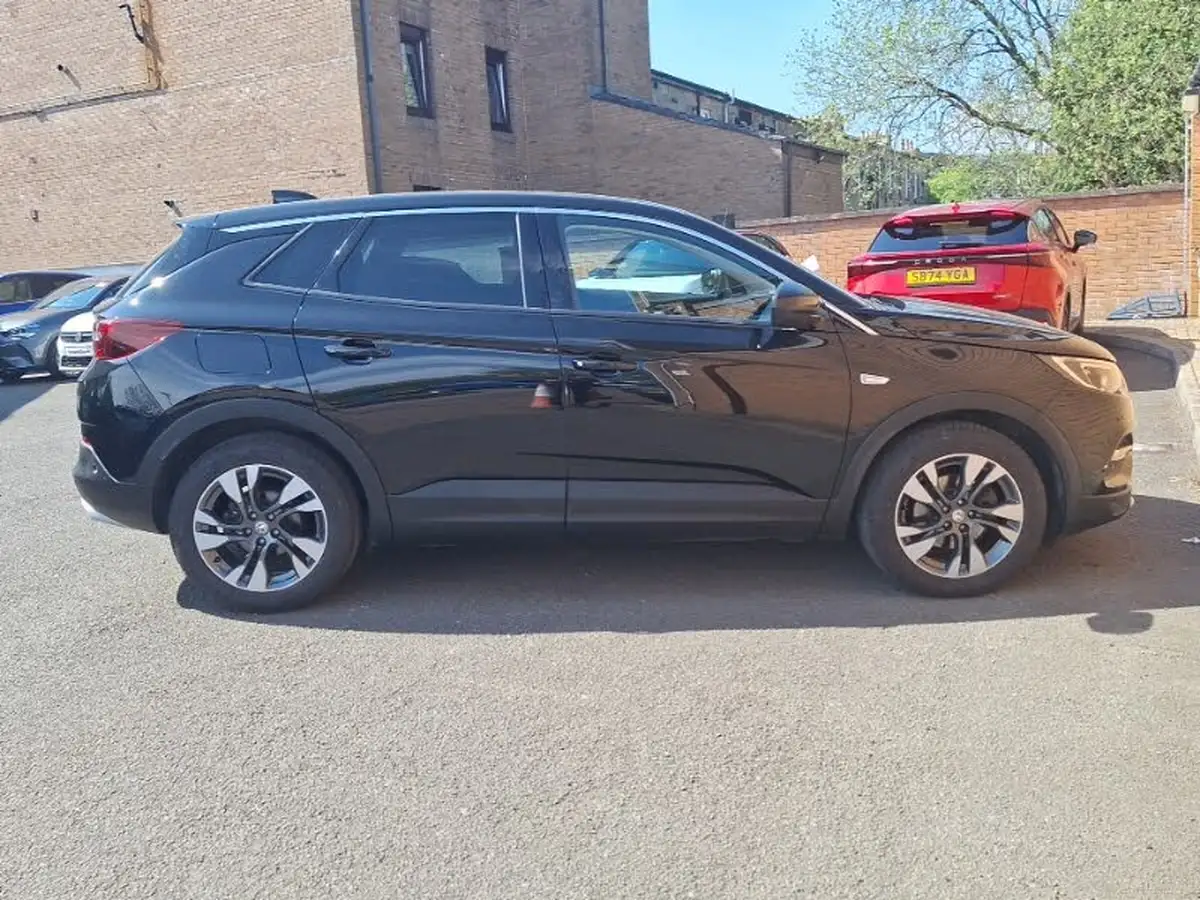 2020-vauxhall-grandland-x-12-sri-nav-auto-big-3