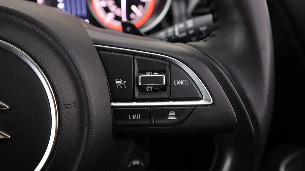 2022-suzuki-swift-12-dualjet-sz5-cvt-big-21