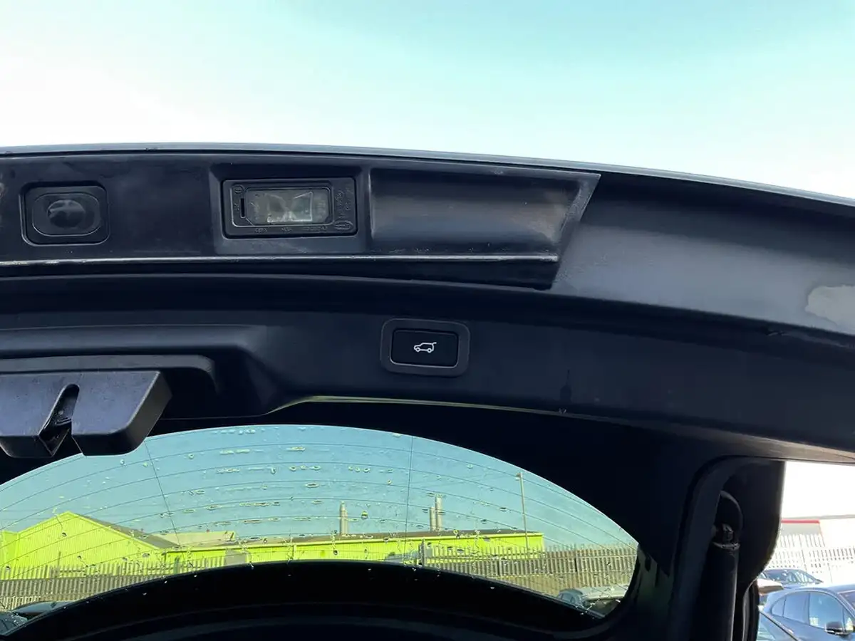 2021-jaguar-i-pace-ev400-black-big-18