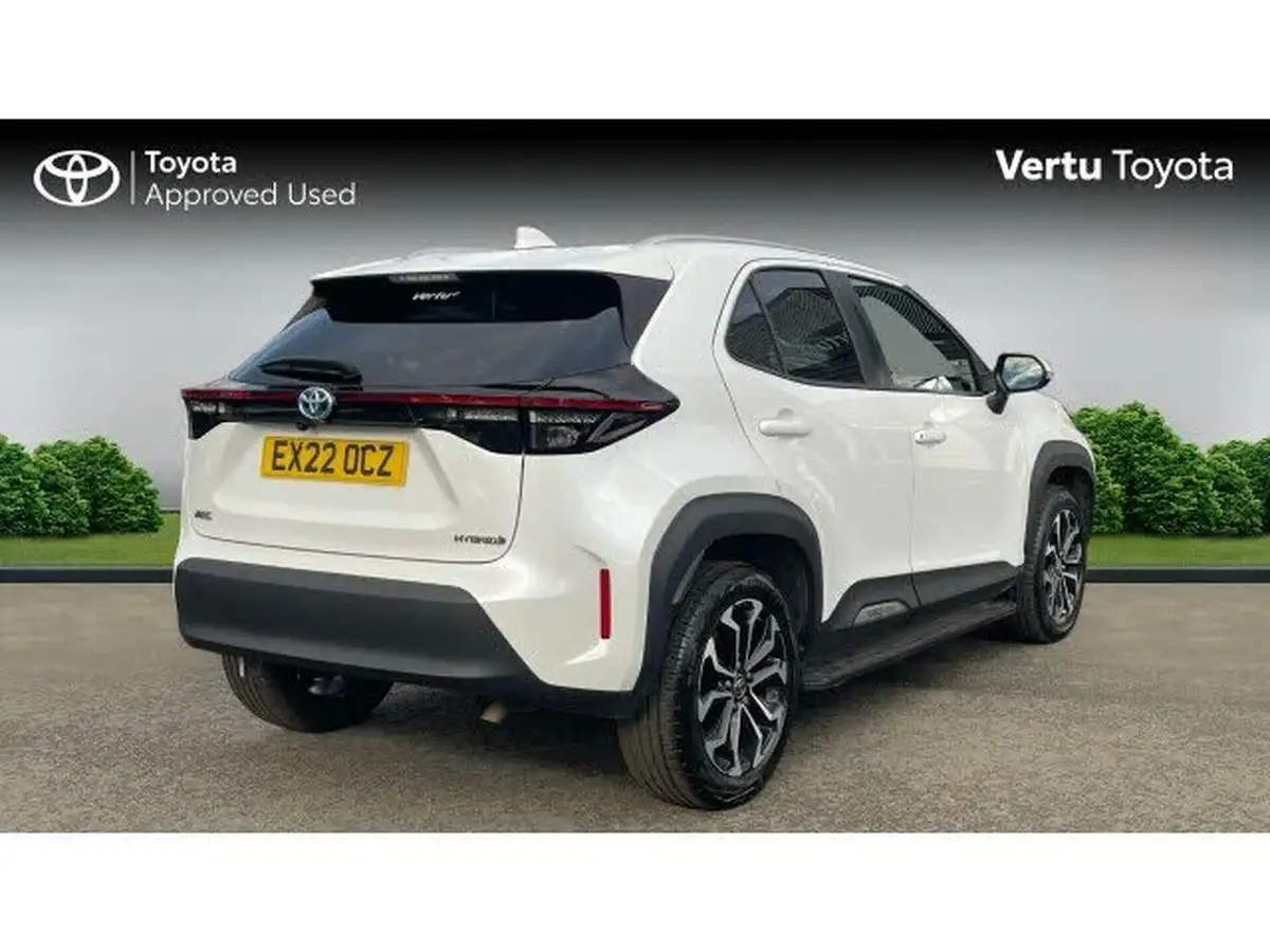 2022-toyota-yaris-15-vvt-i-design-panoramic-roof-big-1