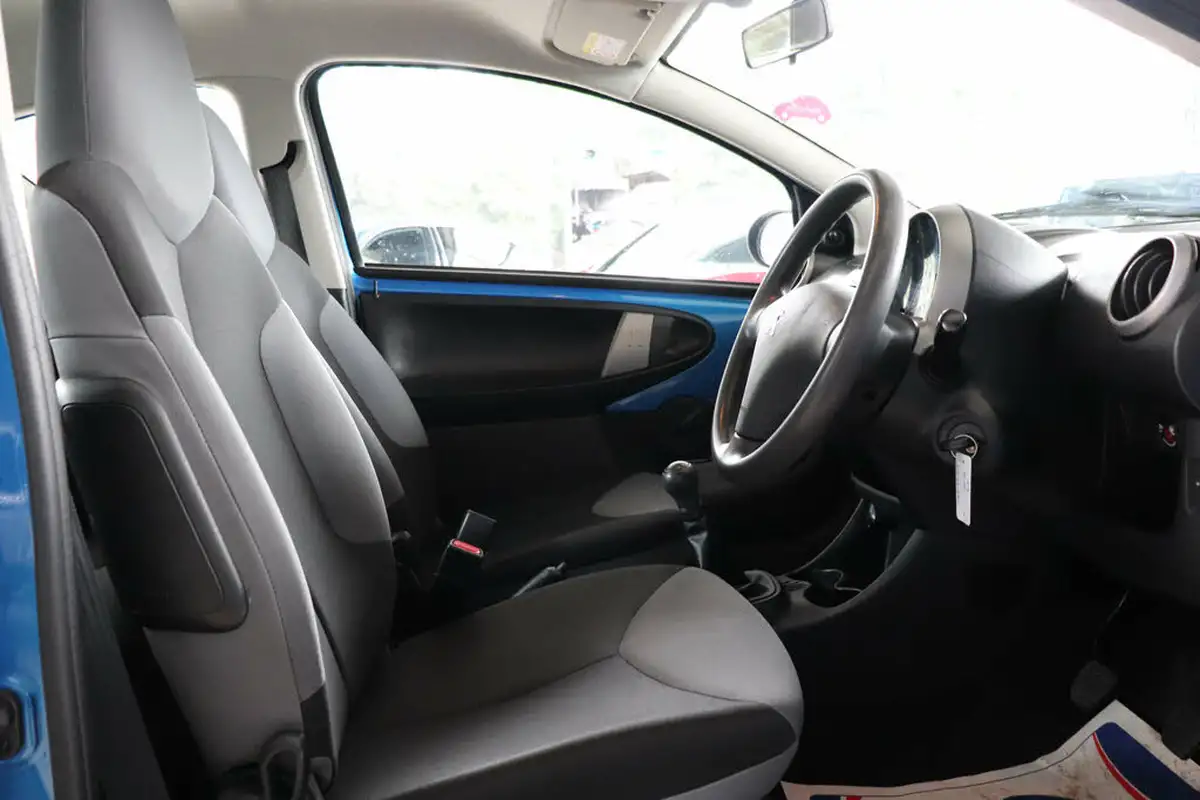 2013-peugeot-107-10-access-big-16