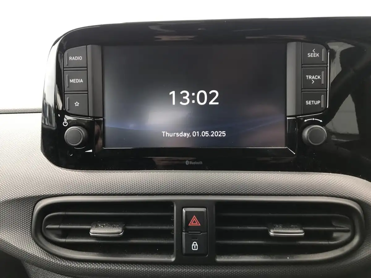 2022-hyundai-i10-12-se-connect-auto-big-17