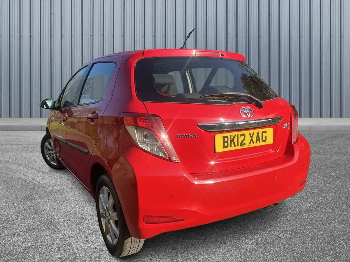 2012-toyota-yaris-10-tr-touch-go-5d-big-3