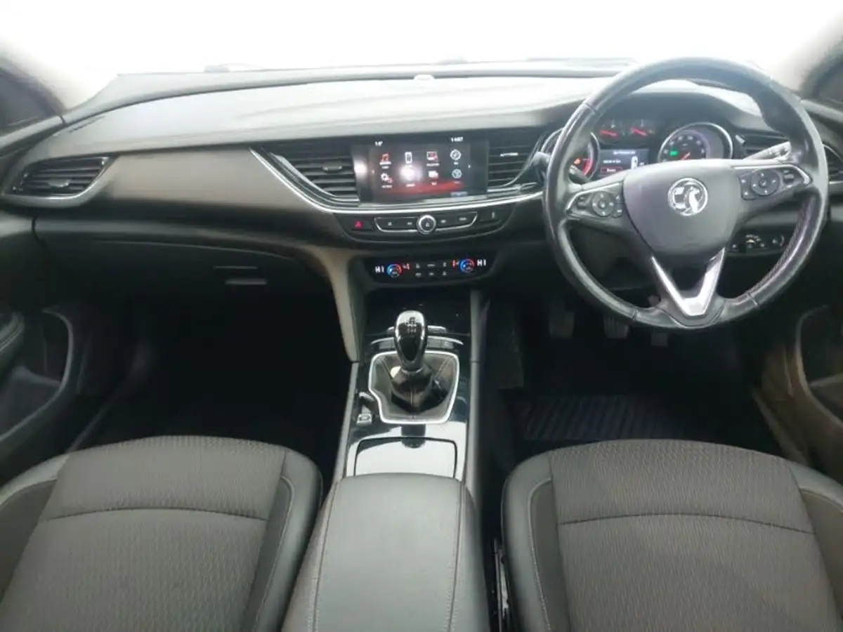 2018-vauxhall-insignia-grand-sport-20td-tech-line-nav-big-2