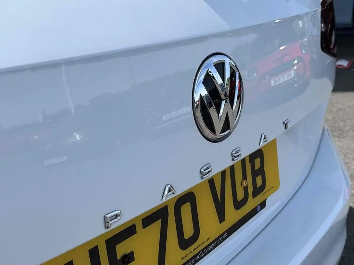 2020-volkswagen-passat-15-tsi-r-line-estate-5d-dsg-big-11