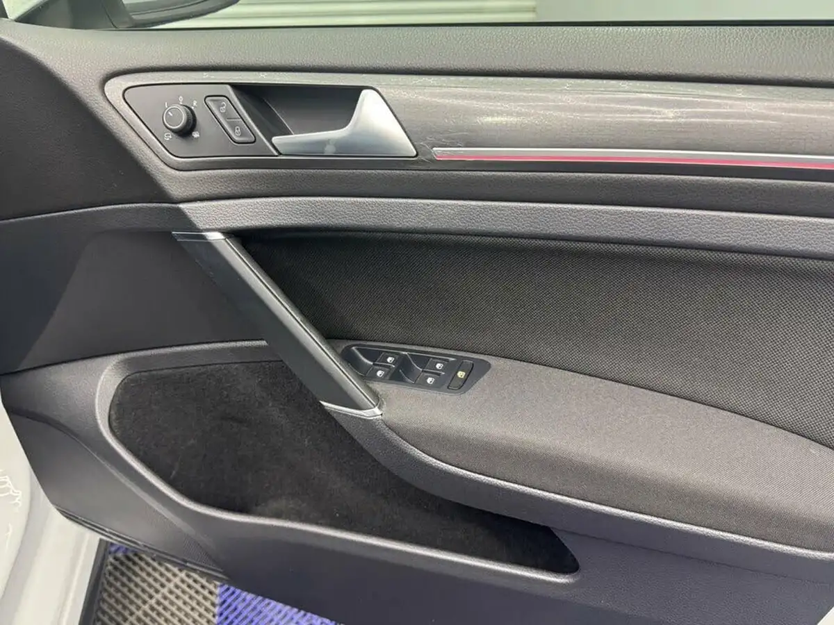 2018-volkswagen-golf-20-tsi-gti-5d-big-19