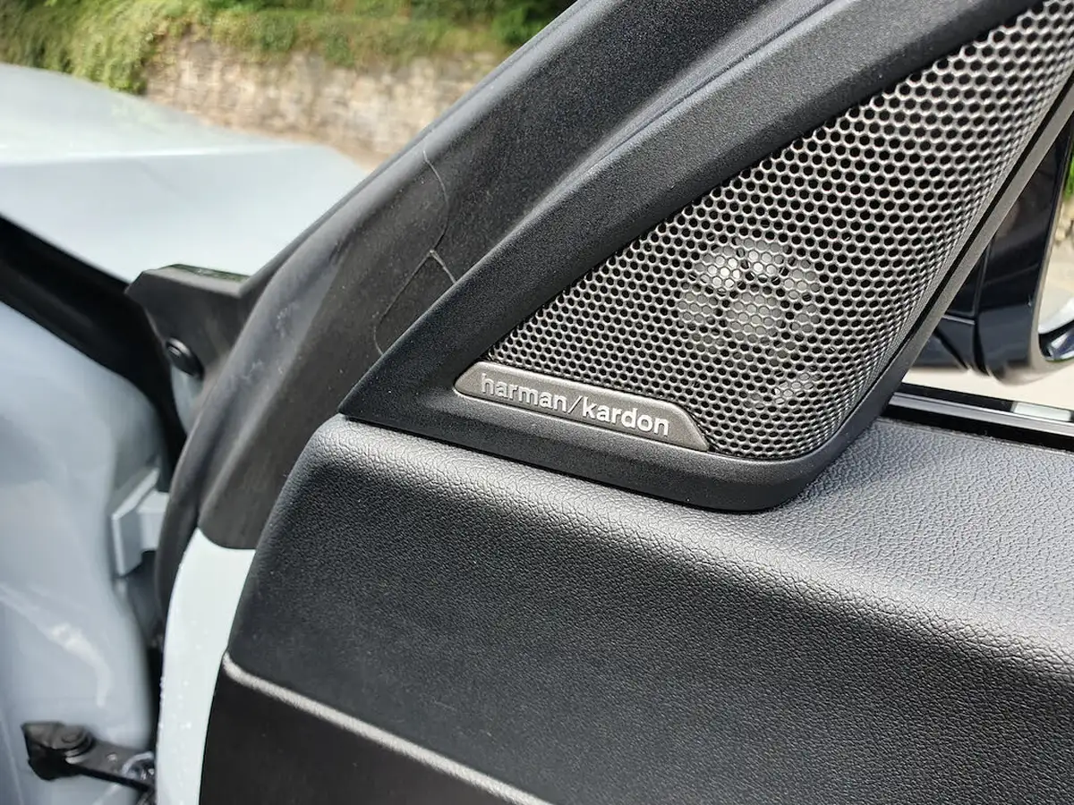 2022-bmw-2-series-30-m240i-big-31