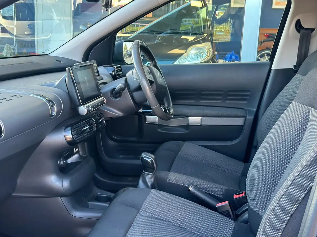2015-citroen-c4-cactus-16bluehdi-flair-big-8