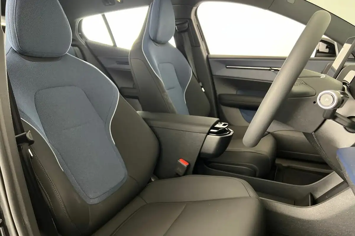 2024-volvo-ex30-e-single-motor-plus-extended-range-big-32