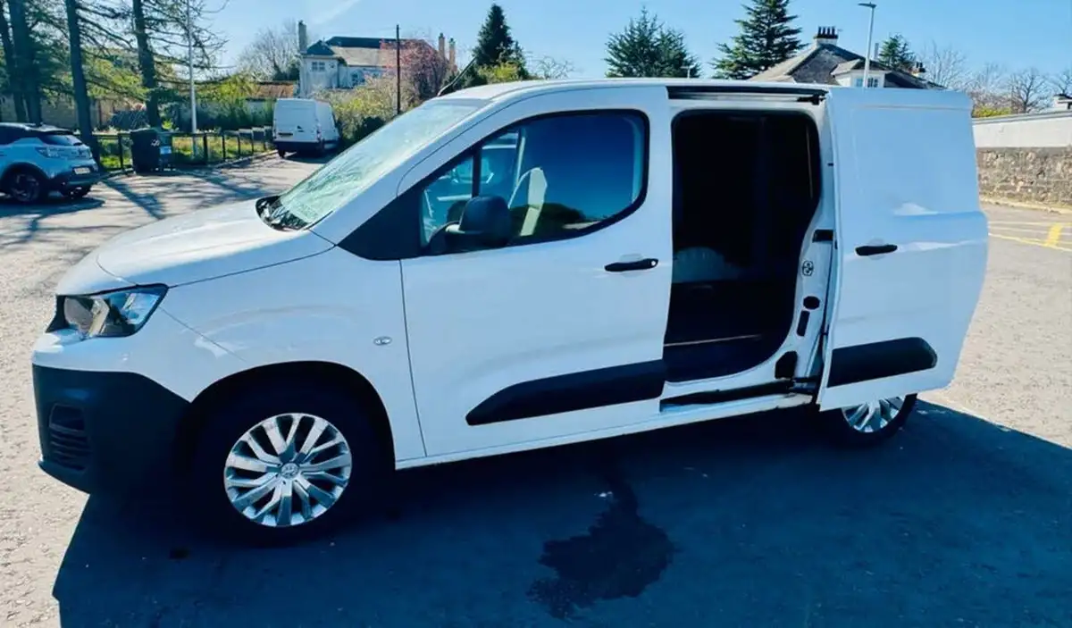 2020-peugeot-partner-15-bluehdi-1000-professional-100ps-eu6dt-panel-big-8