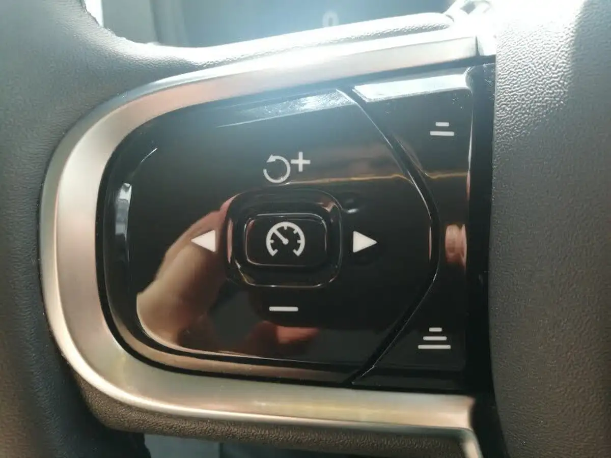 2022-volvo-xc90-20-b5-core-big-12