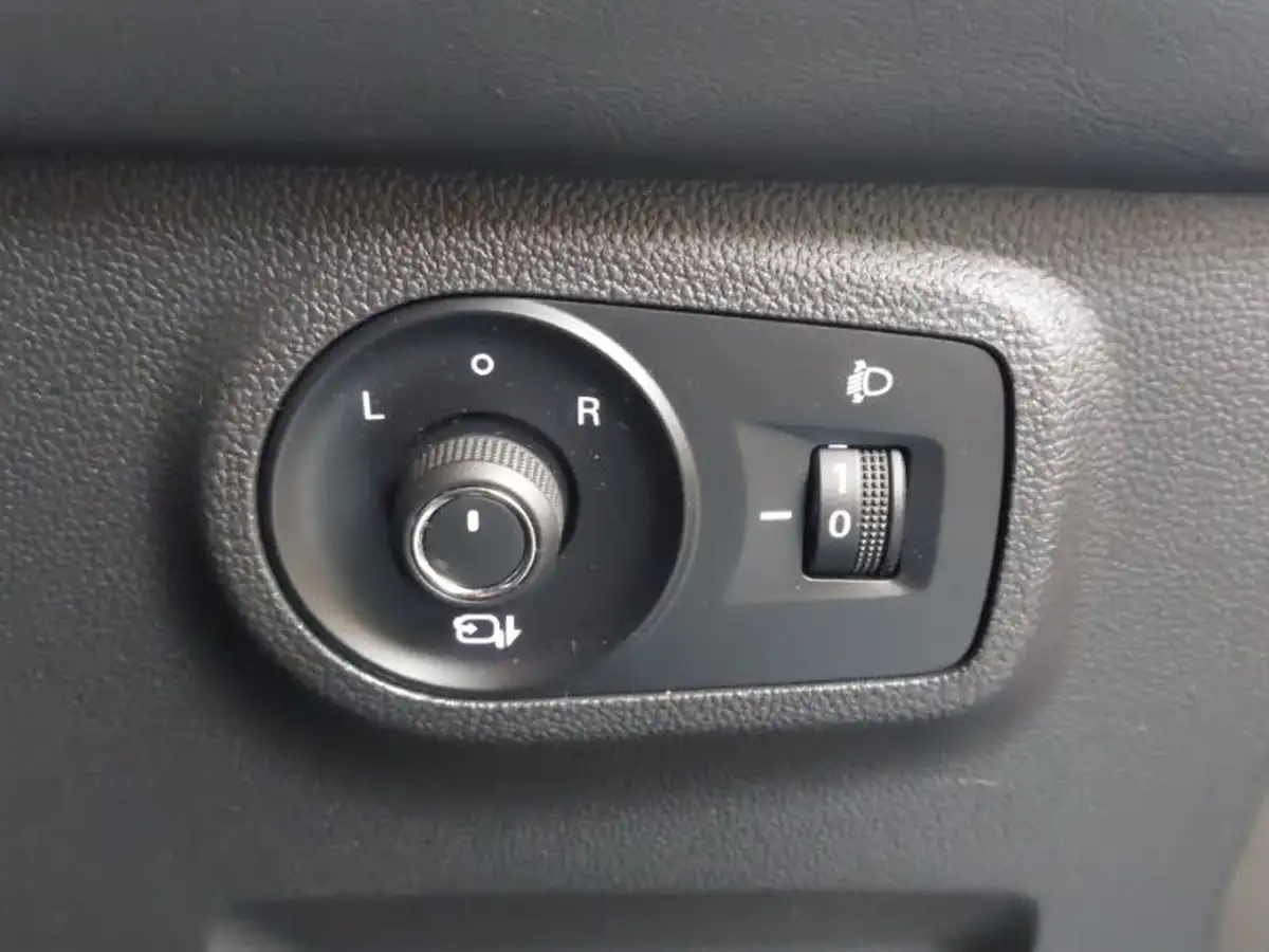 2023-mg-zs-suv-15-vti-tech-exclusive-big-17