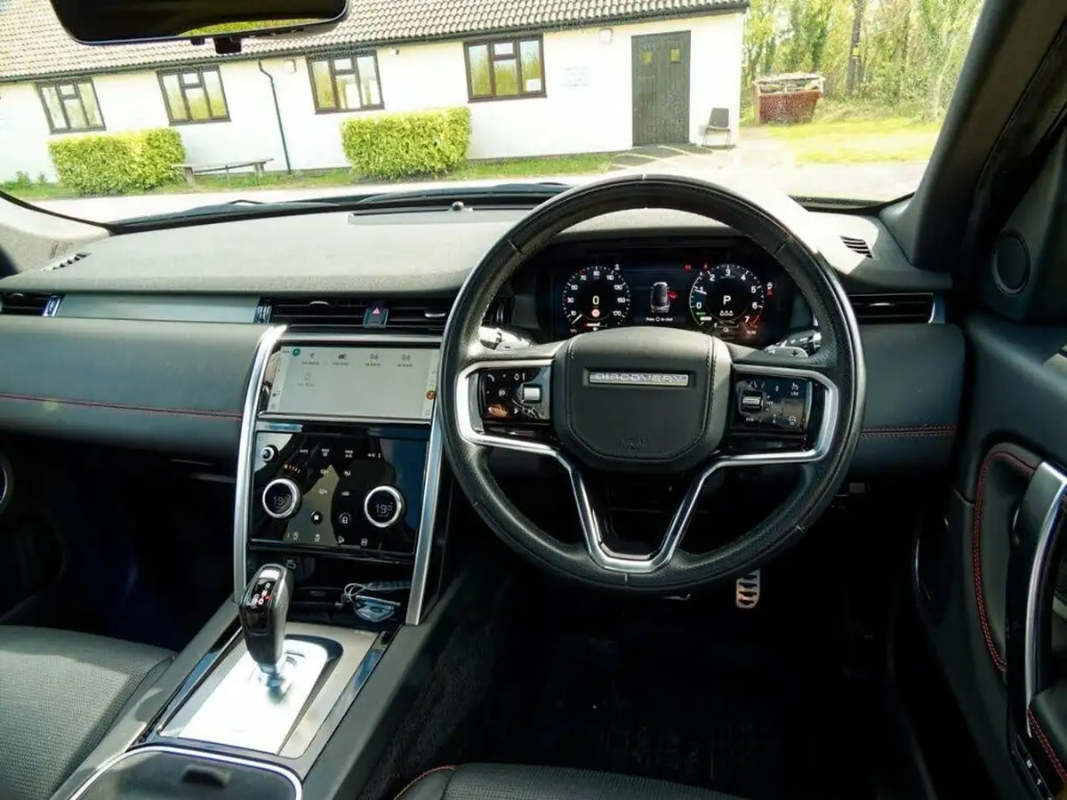 2021-land-rover-discovery-sport-15-p300e-r-dynamic-hse-big-31