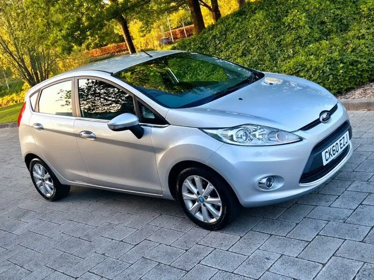 2010-ford-fiesta-14-zetec-96ps-5d-auto-big-5