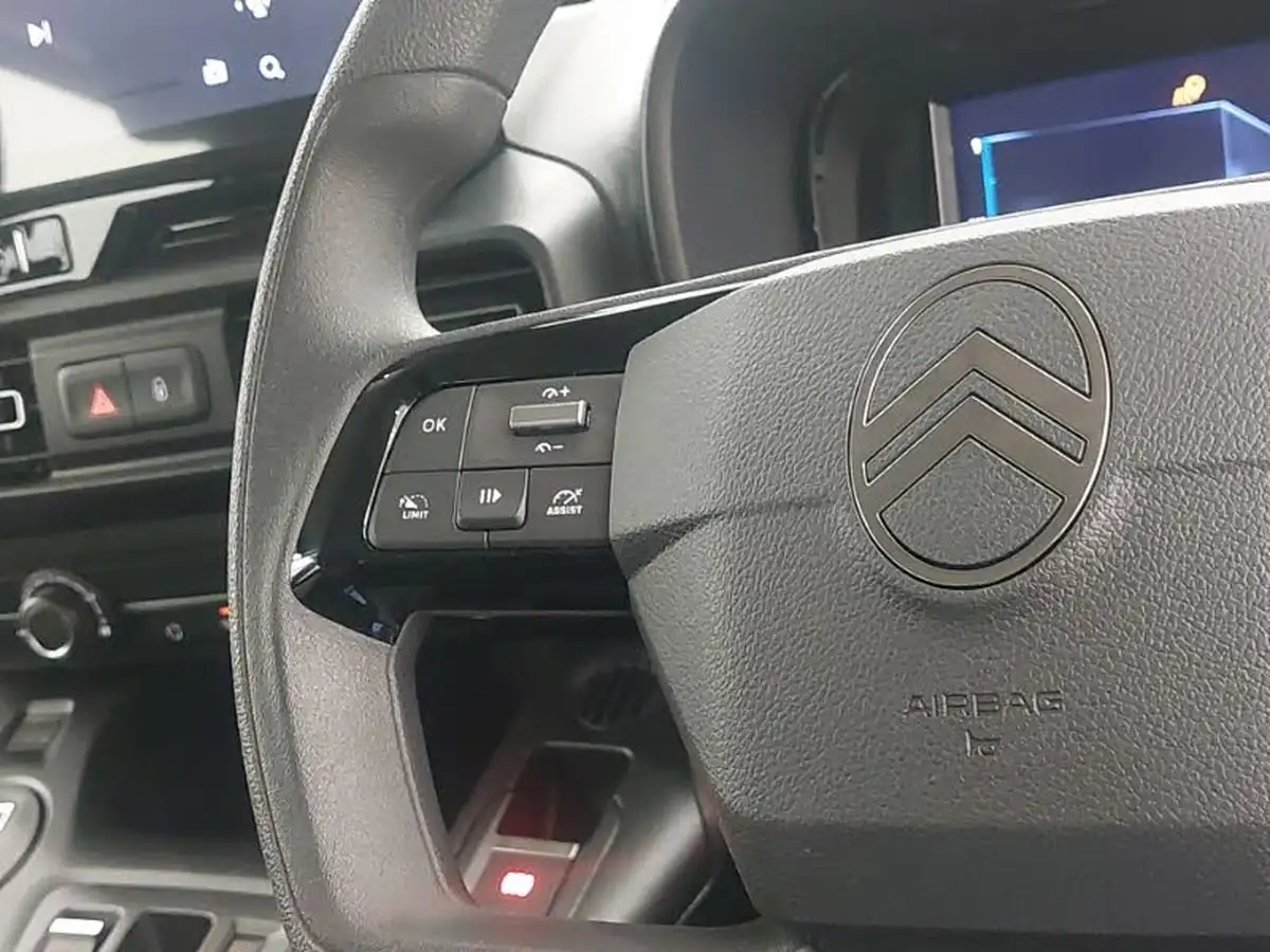 2025-citroen-berlingo-15bluehdi-plus-m-size-130ps-eat8-big-10