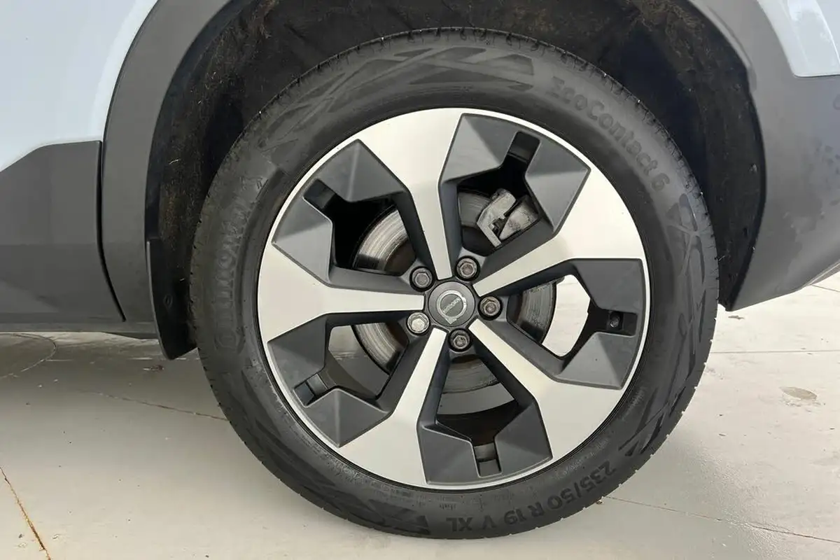 2024-volvo-xc40-20-b4-plus-big-21